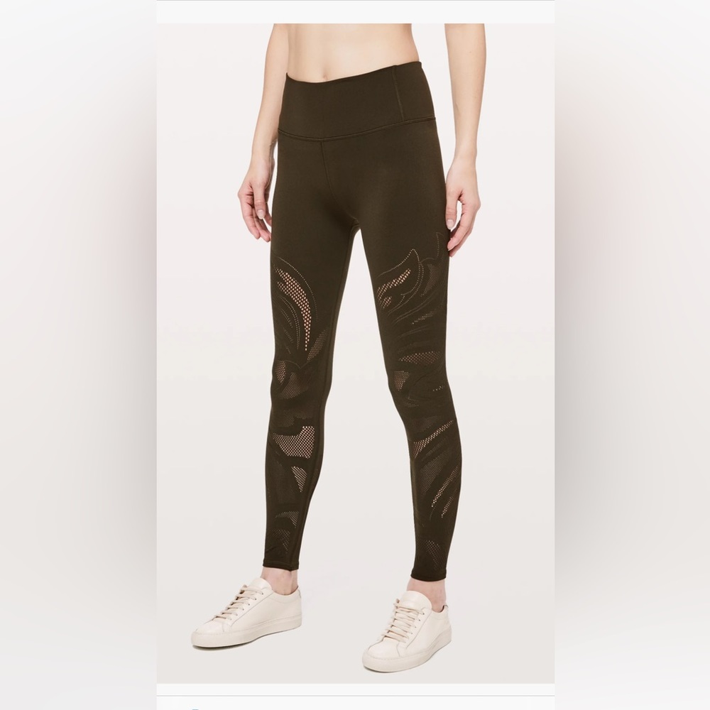 Lululemon Reveal right sz 4 in dark olive